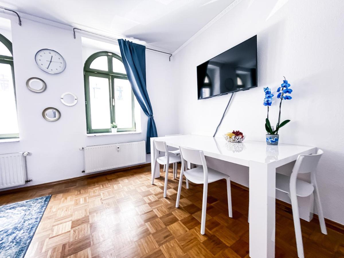 Zentraler Altbau Am Clara-zetkin-park, Rb-arena Um Ecke, Netflix Inklusive Apartment *