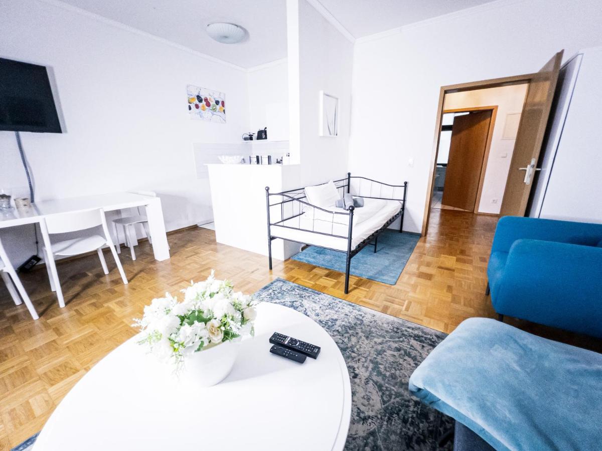 Apartment Zentraler Altbau Am Clara-zetkin-park, Rb-arena Um Ecke, Netflix Inklusive